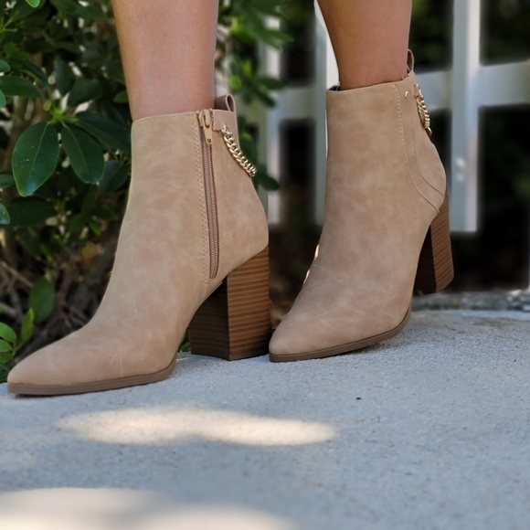 Women's Pointy Toe Chain Lace Stacked Block Heel Ankle Bootie - Picture 7 of 7